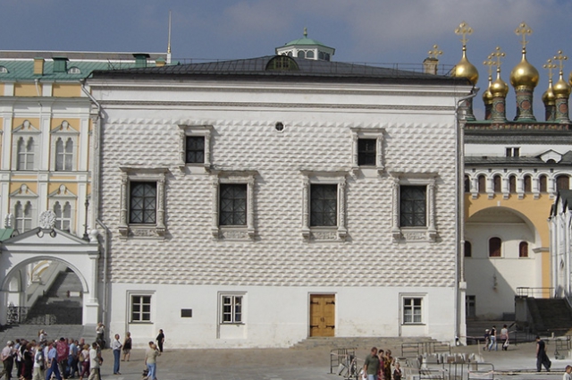 В Диораме можно будет увидеть известные архитектурные сооружения Москвы и Санкт-Петербурга, такие как грановитая палата.