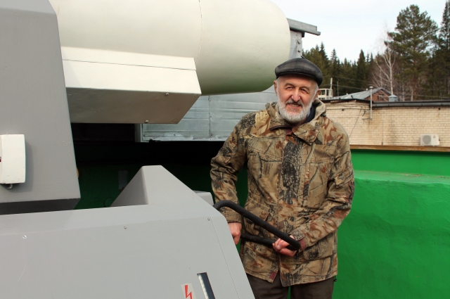 Почти 40 лет Дмитрий Гламазда работает на телескопе «Астрогеодезическая камера СБГ».