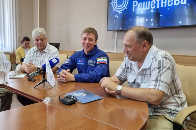 Космонавт на встрече в университете Решётнёва.