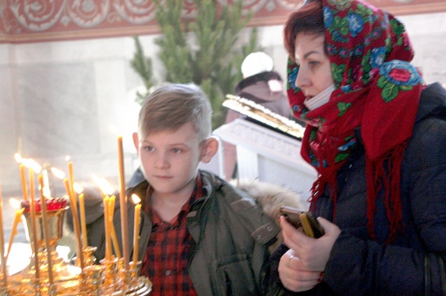 Главный крещенский обычай, который следует соблюдения - участие в праздничном богослужении.