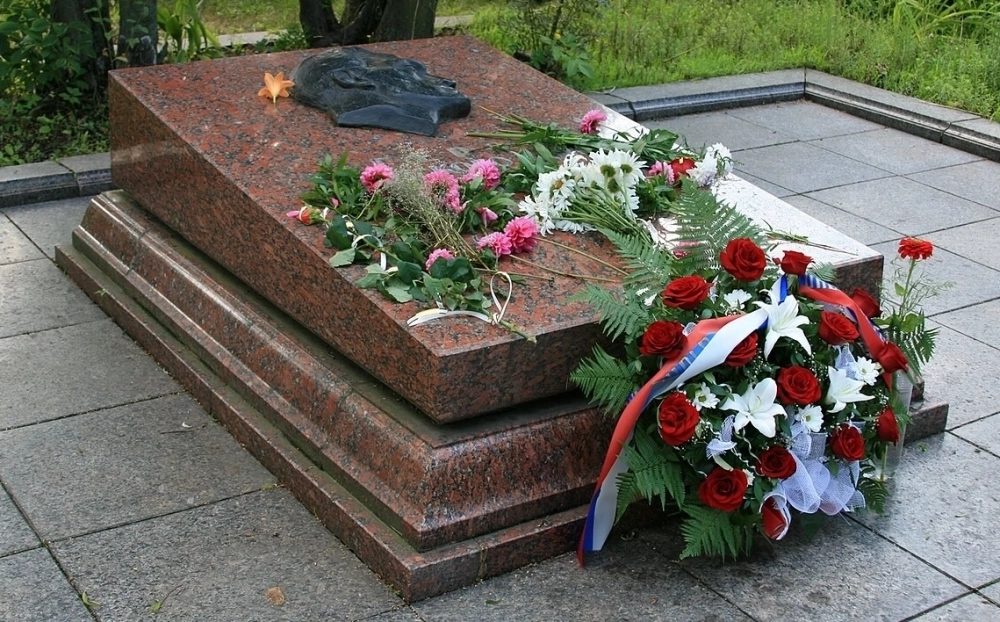 Могила Николая Кузнецова во Львове, 2008 г.