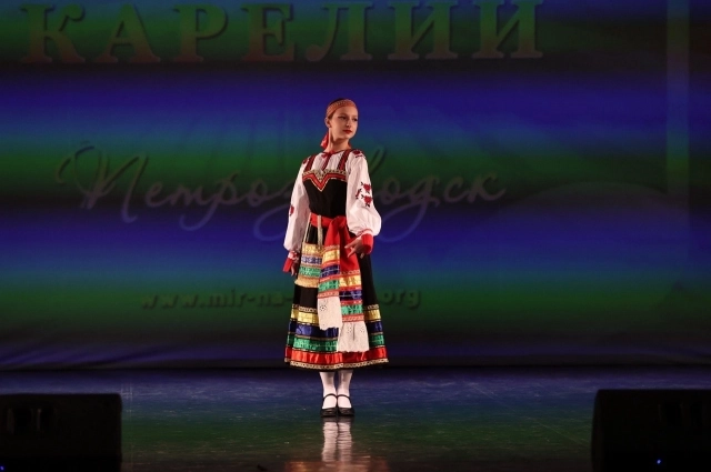 Софья в белгородском национальном костюме