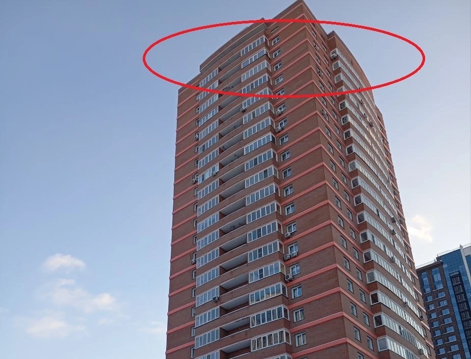 Квартира, где произошло убийство, находится на верхнем этаже.