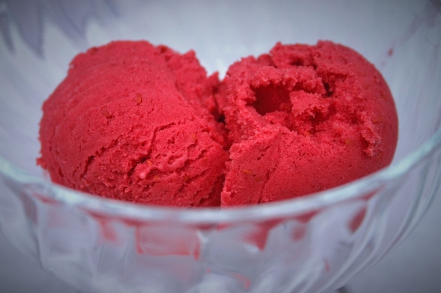 Сорбет - отличная альтернатива сливочному мороженому.