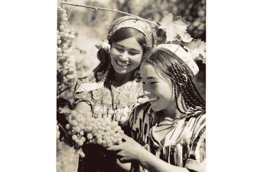 Время было романтическое, все просились в разные места, и молодая Людмила решилась отправиться в далёкий Узбекистан.