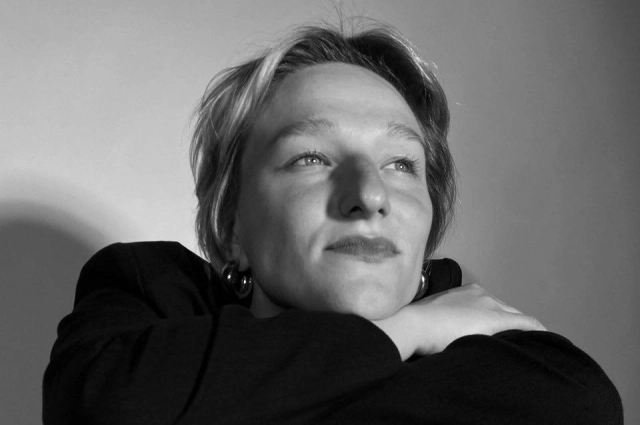 Сибирячка занимается музыкой, параллельно преподает в Академии Игоря Крутого. 