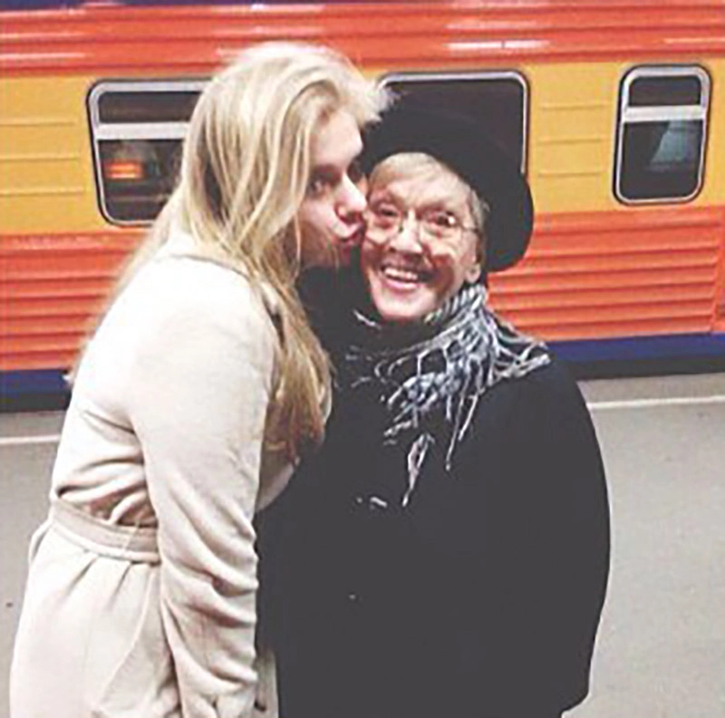 Алиса Фрейндлих с внучкой Анной.