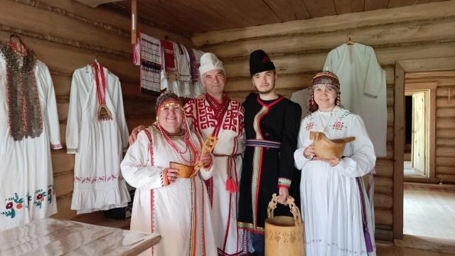 В чувашских семьях гостей принято угощать пивом в деревянном ковше.