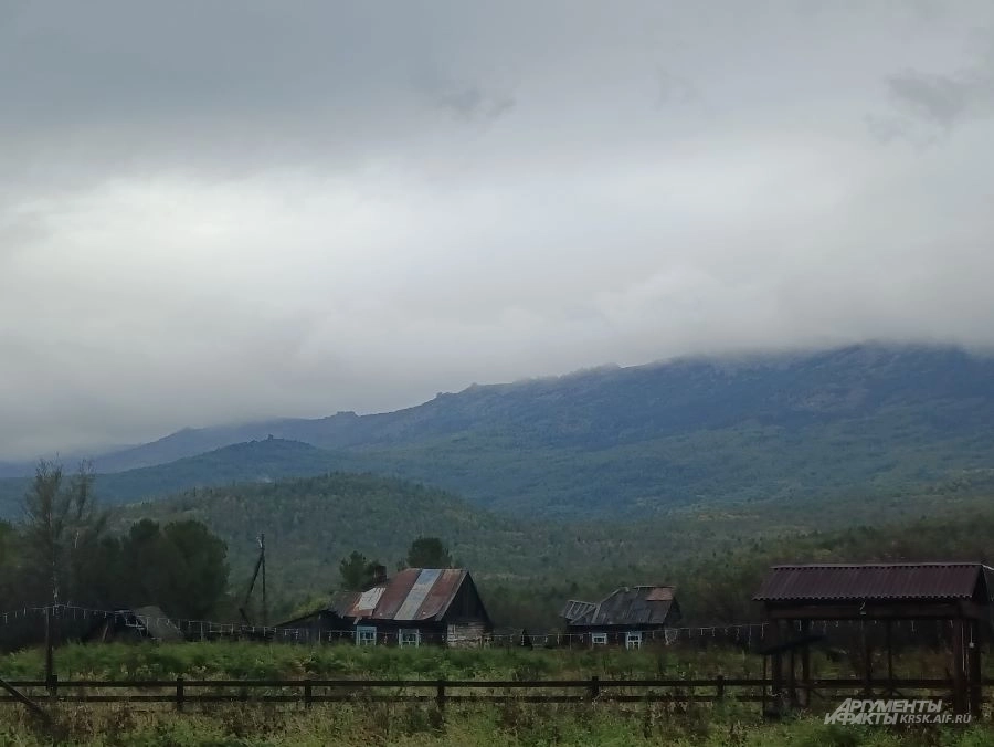 Горы Кутурчинского Белогорья в тумане.