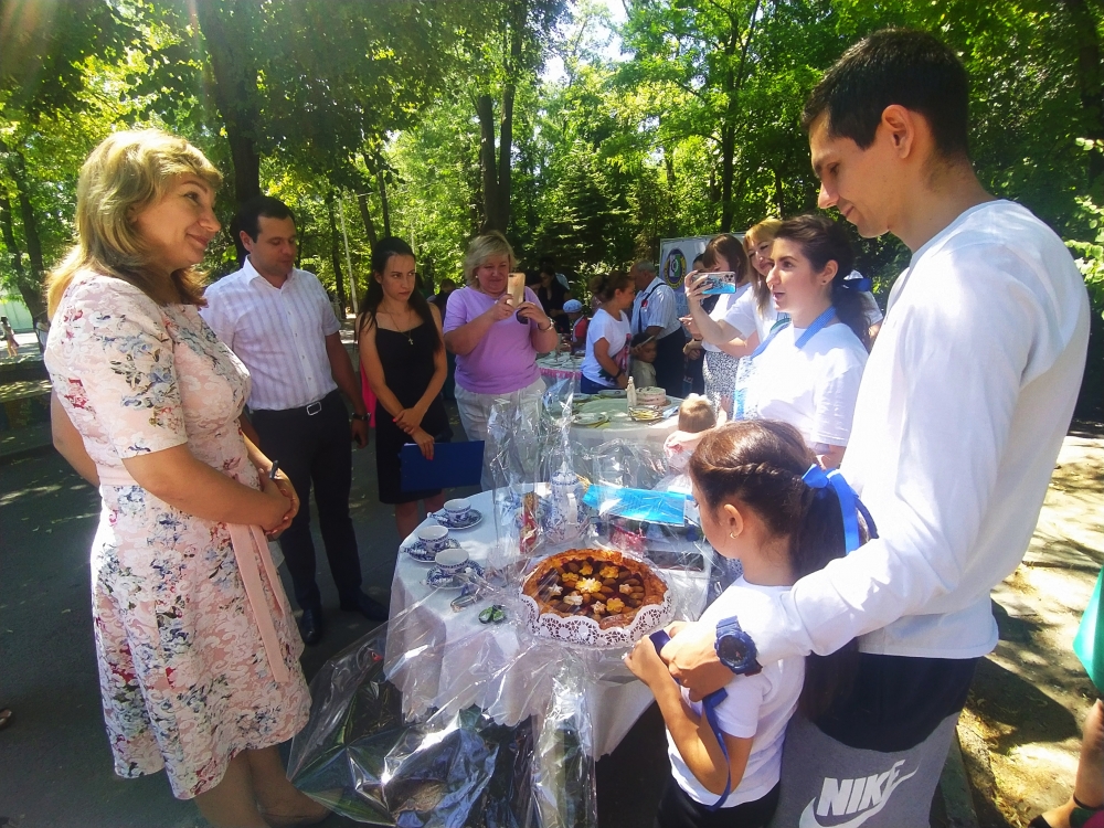 Конкурс пирогов стал традиционным в Пролетарском районе.