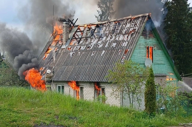 Дом выгорел внтури в считанные минуты