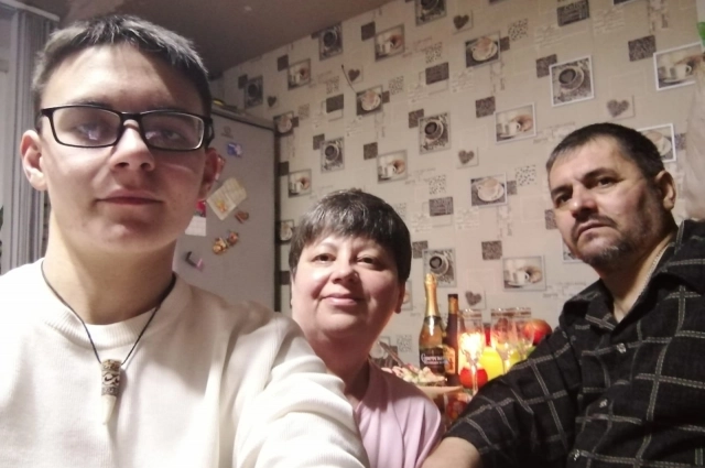 Александр Шарапов с семьей.