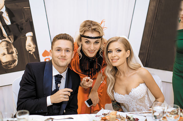 В июне 2015 г. Анна помогла певице и композитору Рите Дакоте и певцу Владу Соколовскому устроить свадьбу в стиле «Однажды в Америке».