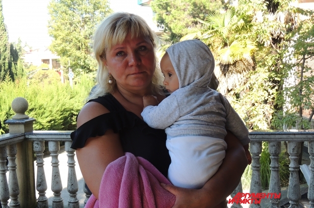 Валентина Чащина с 8-месячной внучкой и дочкой остались без жилья