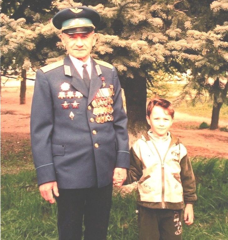 И. М. Панков с правнуком в Веневе. 2005 г. 