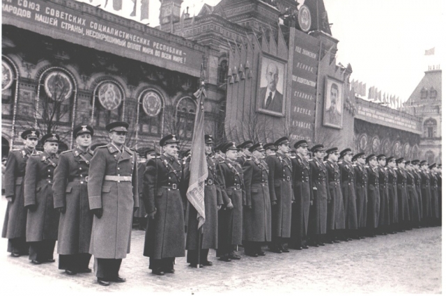 Парад на Красной площади. И. М. Панков у знамени слева.