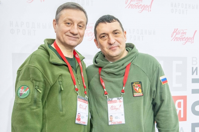 Андрей Спиридонов (справа).
