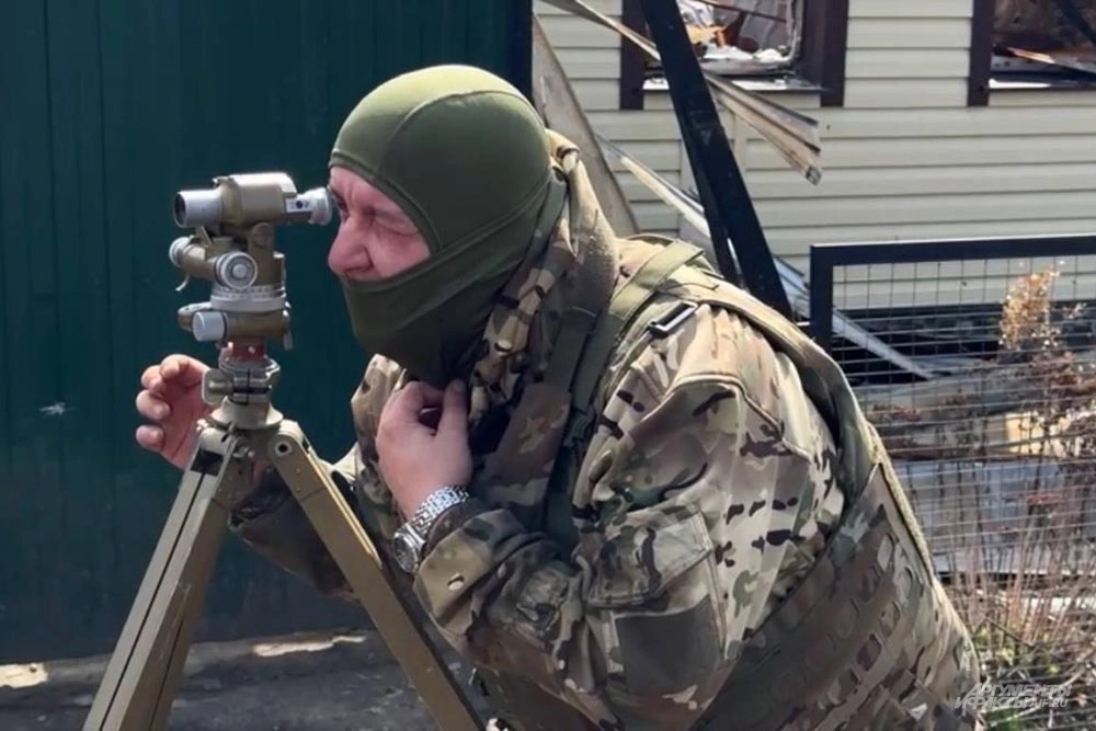 Фото к тексту Никиты Сахарова про работу РСЗО «Град» на Курском направлении. На фото: Наведение РСЗО «Град» на цель