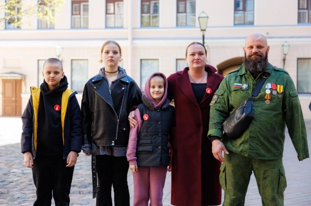 А ещё Виталий и Виктория - многодетные родители.