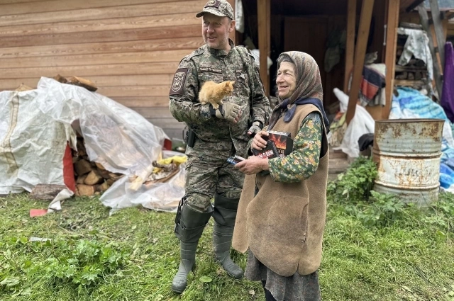 У Агафьи всегда на заимке живут кошки.