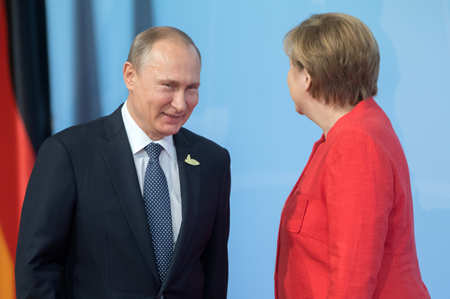 С Владимиром Путиным Меркель обменялись прибаутками