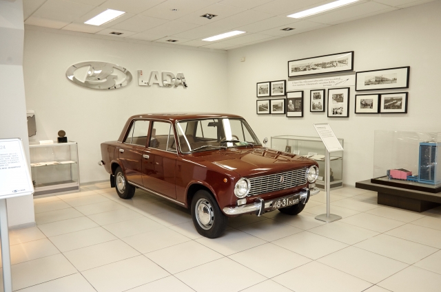 Первый автомобиль LADA ВАЗ-2101 или «копейка» стоила 5500 рублей и была заветной мечтой каждого советского человека. Ф