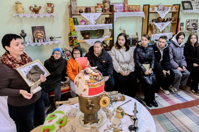 «Прости, большуха!» Уральским студентам рассказали о купеческом Невьянске