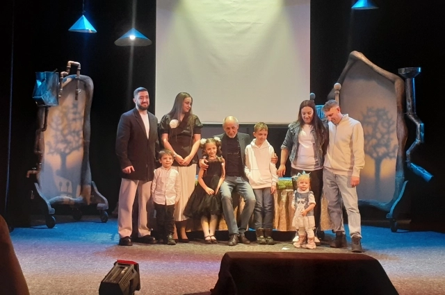 У актера две дочери и четверо внуков.