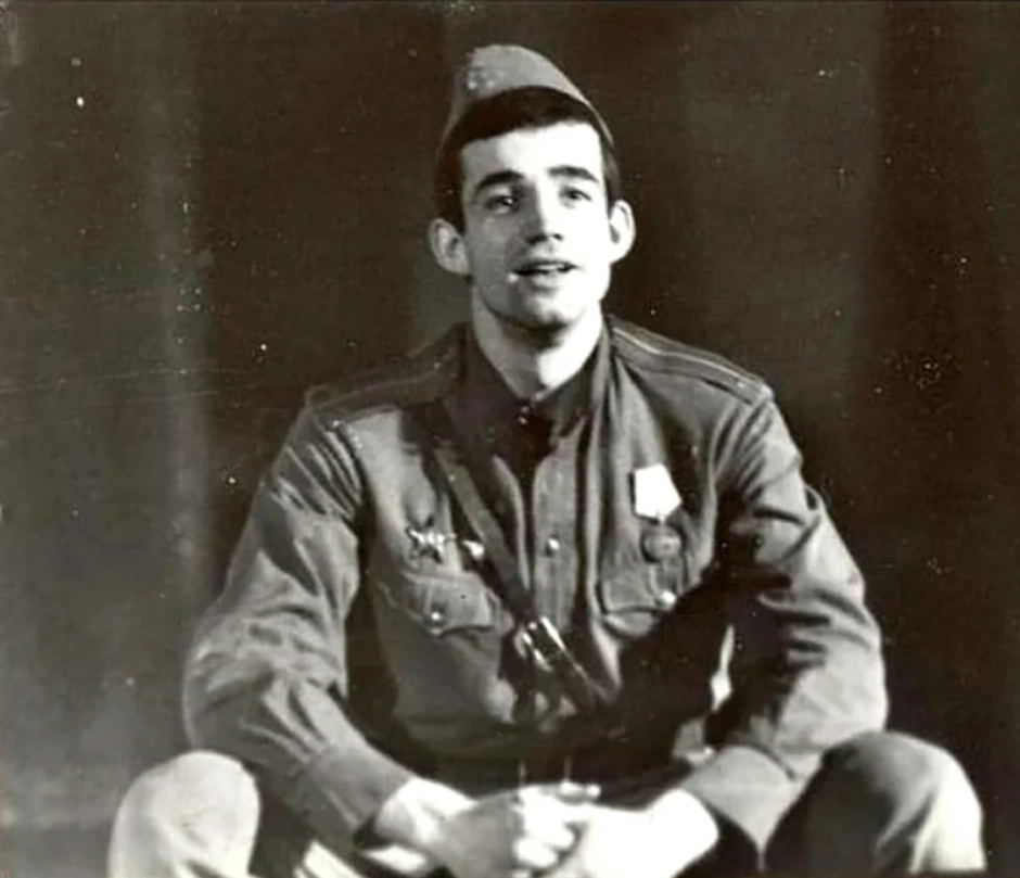 Дмитрий Певцов во время военной службы.