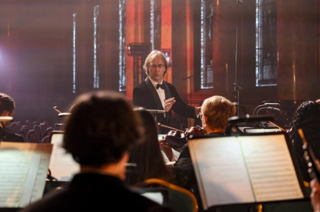 Недавно Фабио вернулся из Омана, где дирижировал «Тоску», а сейчас планирует совместные проекты с Китаем.