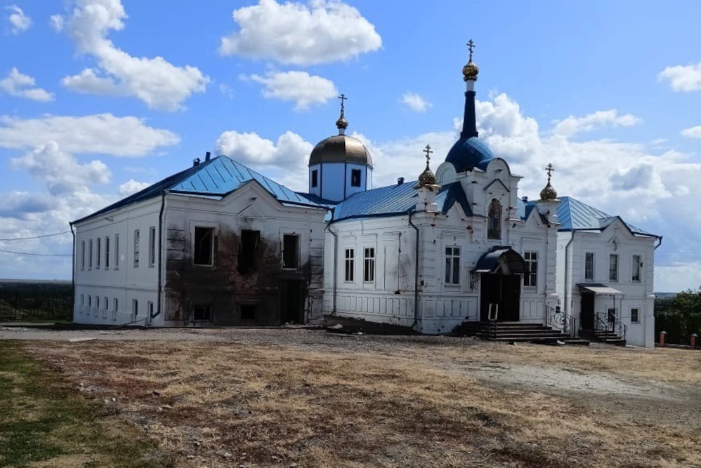 От атак противника пострадала и святая обитель.