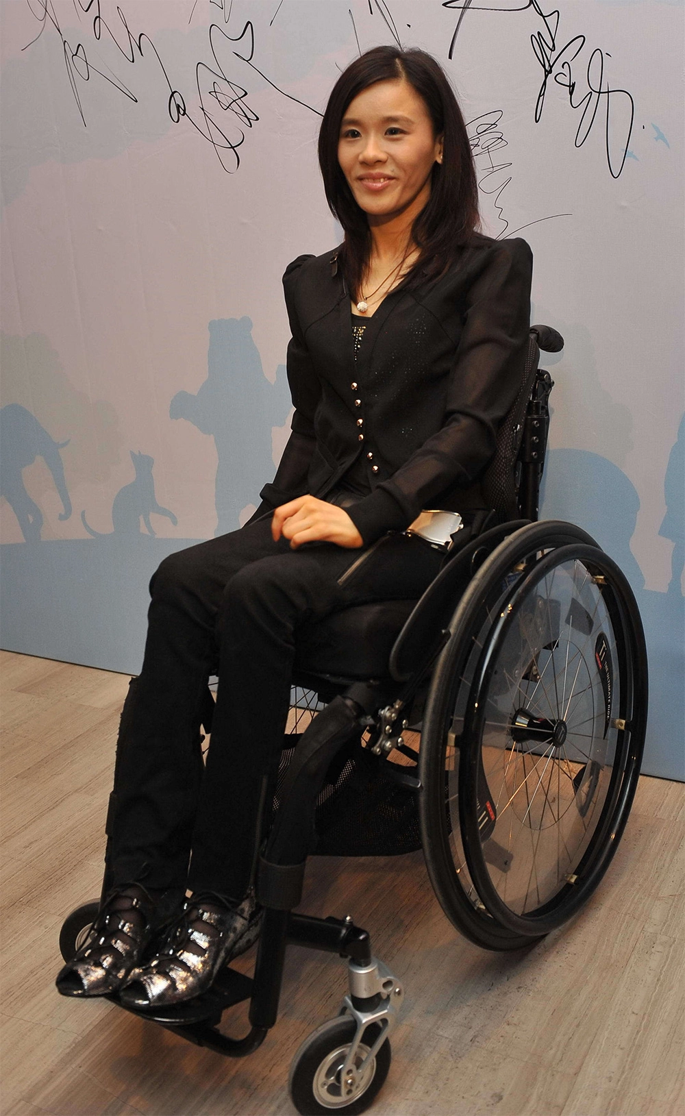 Парализованная гимнастка Сан Лань.