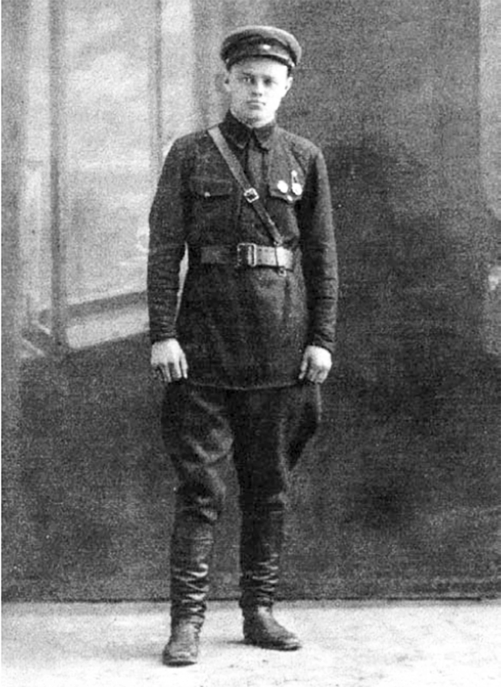 Красноармеец С. Т. Нестеров, водитель 88-й отдельной автотранспортной роты 61-й стрелковой дивизии.