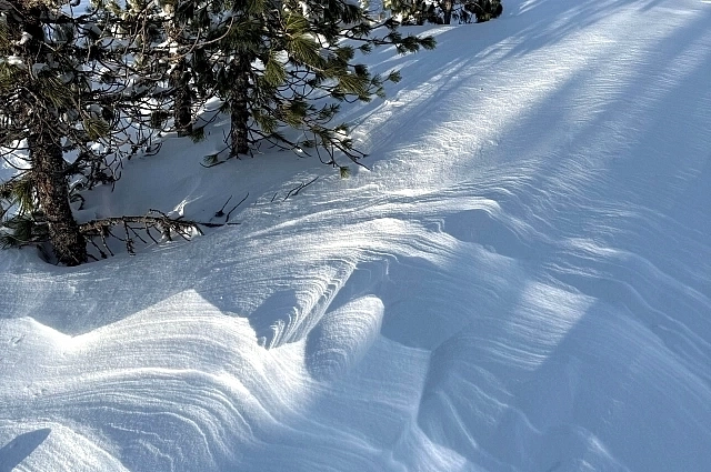 Следы людей заметаются снежными ветрами довольно быстро.