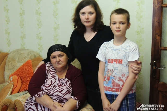 Татьяна Дишкавцова с дочерью Натальей и внуком Витей