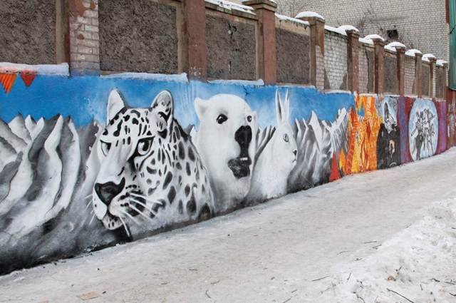 Во многих городах граффити украшают здания, брянским художникам отдают только заборы...