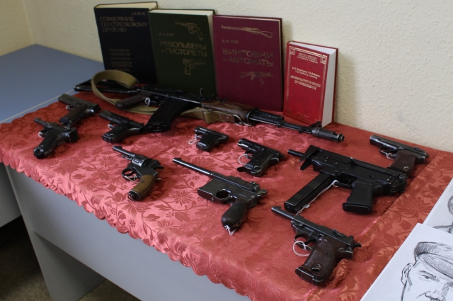 В центре собрана коллекция огнестрельного оружия, которую используют для проведения экспертиз.