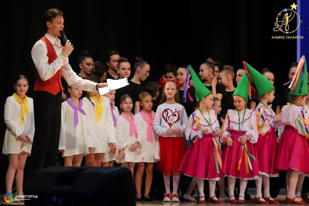 Участвовать в конкурсах могут певцы и танцоры самых разных возрастов.