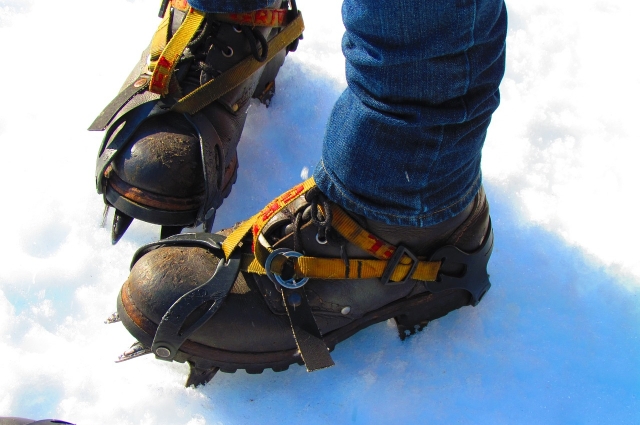 Настоящая зимняя обувь всегда имеет толстую, рельефную подошву.