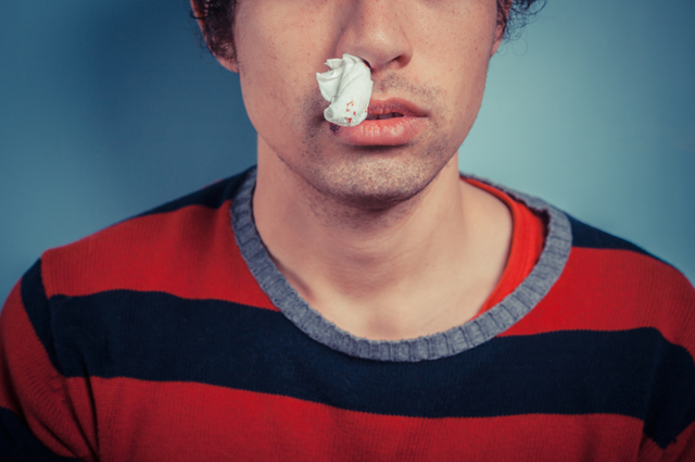 Как остановить кровь из носа у взрослых и детей