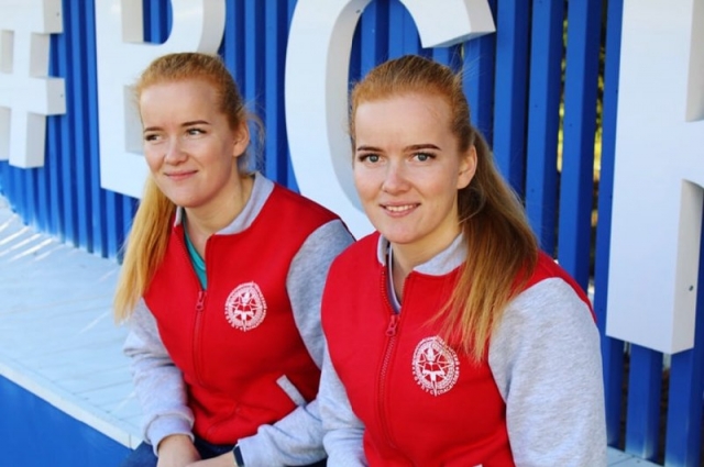 В добровольческом движении Евгения работает вместе с сестрой-близнецом Анастасией.
