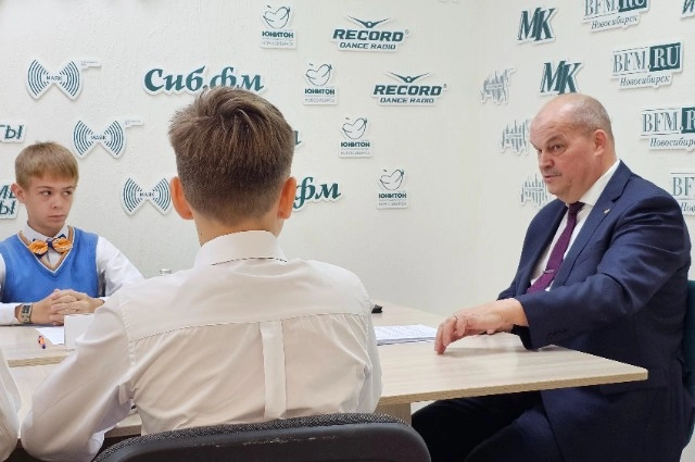 начальник департамента образования мэрии Новосибирска Рамиль Ахметгареев 