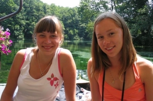 Елена Ситникова с однокурсницей Валерией.