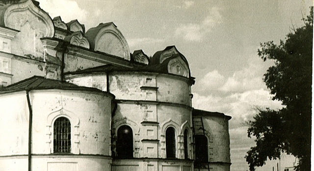 Церковь, построенная в селе Сура о. Иоанном Кронштадтским. Фото 1986 г.