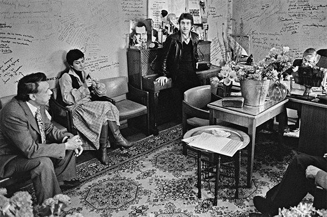 Директор Театра на Таганке Николай Дупак, Каталин Любимова-Кунц, артист Театра на Таганке Владимир Высоцкий, театральный режиссер, создатель и художественный руководитель Театра на Таганке Юрий Любимов. 1979 год.