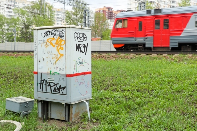 Подростки подожгли релейный шкаф на железной дороге у Бугульмы.