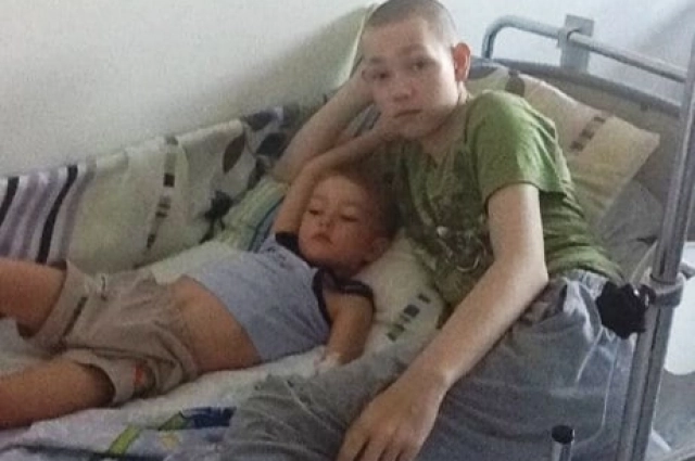 Младший брат спас старшего.