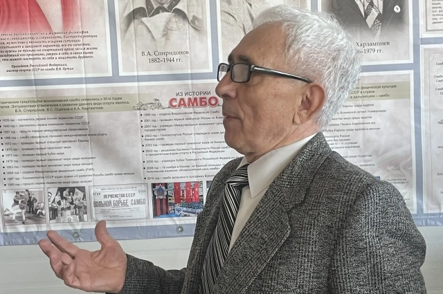 Анатолий Петров поговорил с ребятами и призвал всех заниматься спортом.