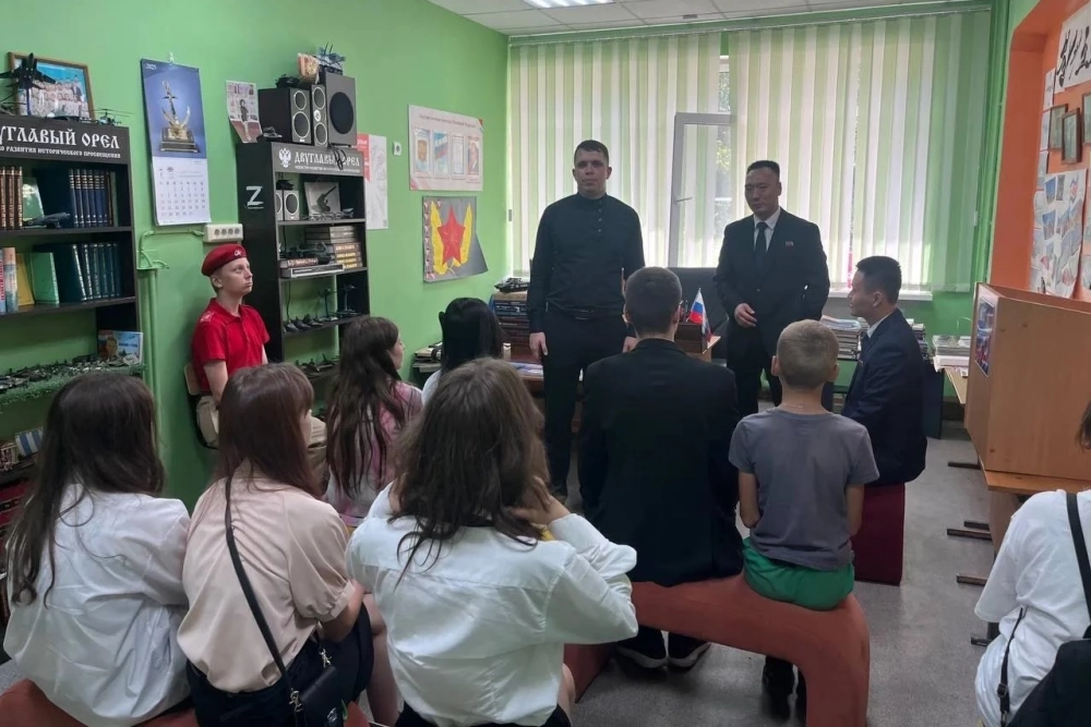 Цель кружка, подчёркивает учитель - ознакомление, а не индоктринация.