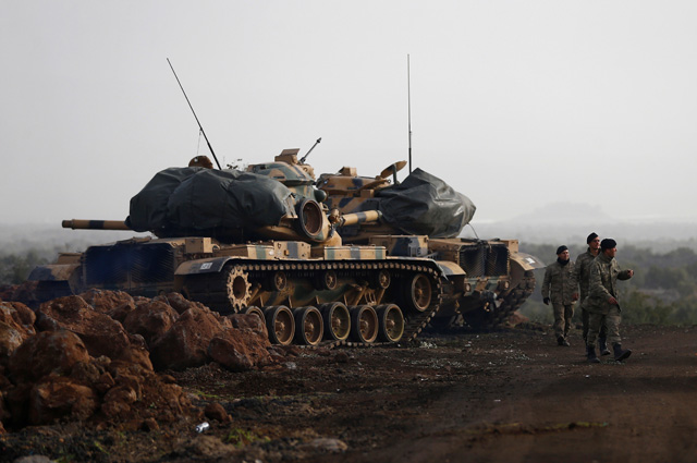 Турецкие танки на турецко-сирийской границе.